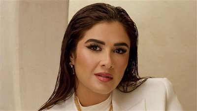 ياسمين عبد العزيز تقضي العيد بطريقة كوميدية ساخرة 