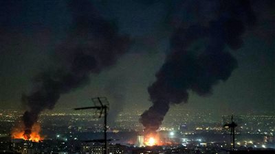 الحرب على إيران تدخل يومها الـ24.. التصعيد يشتعل والأنظار تتجه إلى مضيق هرمز