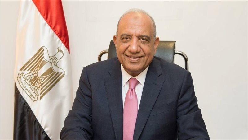  الدكتور محمود عصمت