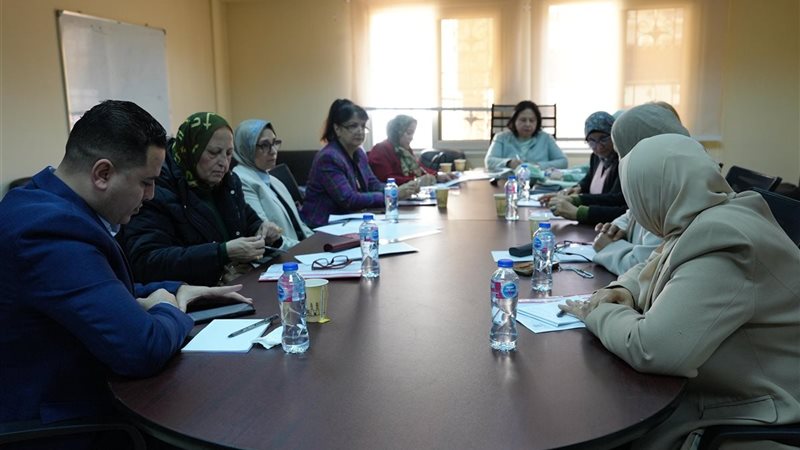 جانب من المائدة المستديرة