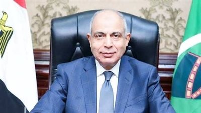 محافظ المنيا يناقش نتائج زيارات المراجعة الداخلية والحوكمة لمتابعة كفاءة العمل