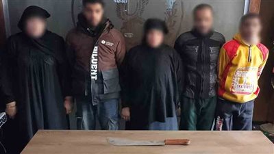 كشف ملابسات تداول فيديو بقيام شخص بالتلويح بسلاح أبيض وترويع الأهالي بمنطقة المقطم بالقاهرة