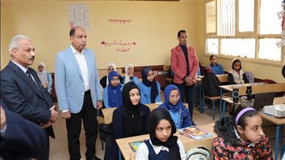 محافظ المنيا يتفقد انتظام العملية التعليمية بمدرسة بني أحمد الغربية الإعدادية عقب إجازة عيد الفطر