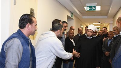 وزير الأوقاف يتفقد انتظام العمل بالديوان العام ويهنئ العاملين بعيد الفطر المبارك