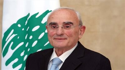 وزير الدفاع اللبناني يلتقي مسئولًا عسكريًا بريطانيًا.. ويدعو لوقف اعتداءات إسرائيل