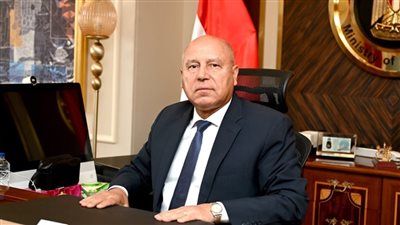 وزير النقل يتابع انتظام الحركة بكافة مرافق النقل والمواصلات