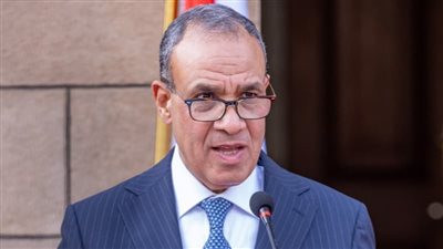 وزير الخارجية يبحث مع 