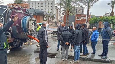 نائب محافظ القاهرة يقود جولات ميدانية لمواجهة تجمعات مياه الأمطار