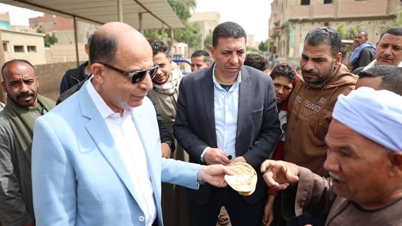 محافظ المنيا خلال