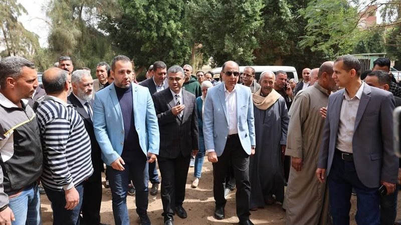 محافظ المنيا خلال