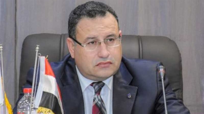 الدكتور عبدالعزيز