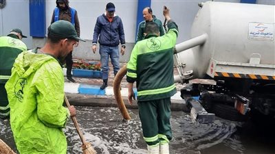 أحياء القاهرة الغربية تتصدى لتجمعات مياه الأمطار وتستعيد المظهر الحضاري للشوارع