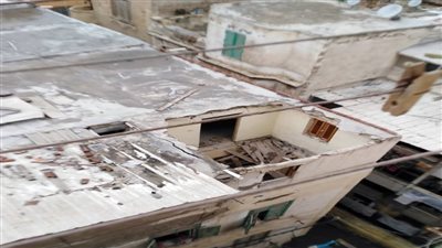 الإسكندرية التعامل مع انهيار جزئي بعقار في الجمرك ووقوع حالة وفاة