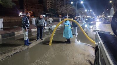 محافظ الغربية يتابع جهود سحب مياه الأمطار