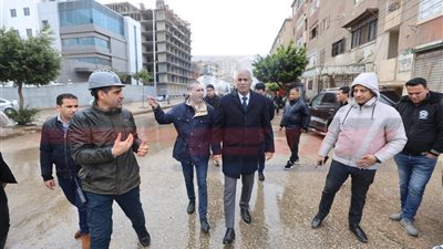 مكي يتفقد رفع مياه الأمطار بشوارع كفرالشيخ