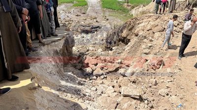إصلاح الطريق بين قريتي العابد وجبل الطير القبلية بسمالوط بالمنيا.. صور