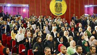 نقيب المحامين يترأس جلسة حلف اليمين بالأقصر