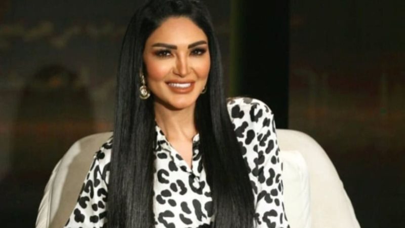 الاعلامية سالي عبد
