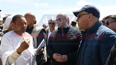 وزير الرى يطالب برصد كافة أشكال التعديات وسحب المياه المخالفة بترع الفيوم 