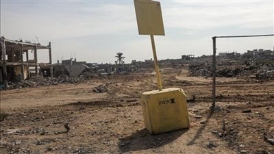 هآرتس: إسرائيل تحول الخط الأصفر في غزة إلى واقع دائم وتقيم 32 موقعًا عسكريًا
