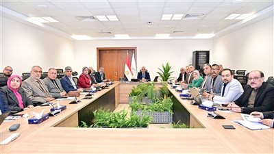 سويلم يتابع حالة المنظومة المائية بزمام ترع الإسماعيلية والسويس وبورسعيد