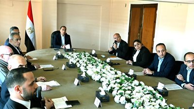 رئيس الوزراء يعقد اجتماعًا مع أعضاء مجلس إدارة سوق العبور لتجارة الجملة