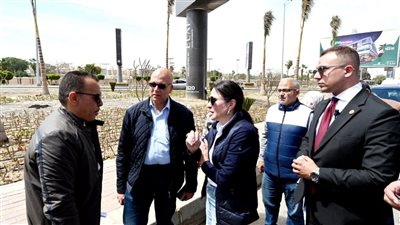 وزيرة الإسكان تتفقد ميدان الحصري وتوجه بإعادة تنظيم أماكن الانتظار ومنع الإشغالات
