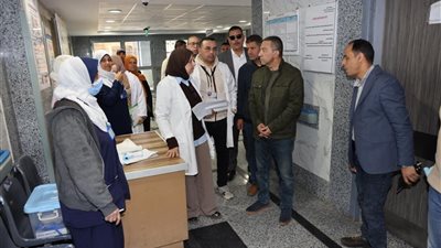 محافظ المنوفية يفاجئ مستشفى شنتنا الحجر ويشيد بمستوى الأداء