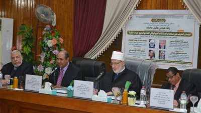 وكيل الأزهر يناقش رسالة دكتوراه حول استخدام المشتقات الحيوانية في الغذاء والتداوي