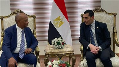 رئيس كاف ينقل رسالة تقدير من رئيس جنوب أفريقيا إلي الرئيس السيسي