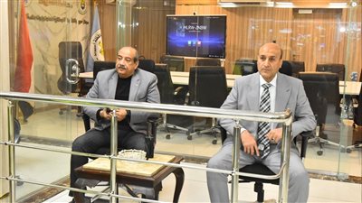 محافظ أسيوط يتابع الالتزام بمواعيد غلق المحال ويؤكد: تطبيق القانون بكل حسم