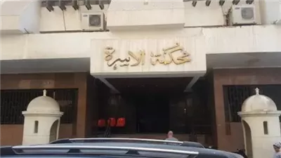 «كانوا بيشربوا قدامي».. زوجة تطلب الطلاق بعد اعتداء زوجها عليها بسبب رفضها المخدرات