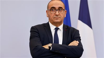 رويترز: وزير الداخلية الفرنسي يتهم مجموعات على صلة بإيران بشن هجوم إرهابي