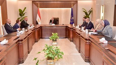 هيئة الدواء تبحث تعزيز توطين الصناعة الدوائية مع شركة عالمية