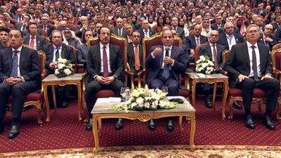 بالفيديو.. الرئيس السيسي يشهد فعاليات مؤتمر ومعرض مصر الدولي للطاقة 