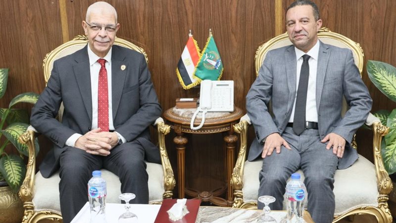 محافظ المنوفية مع