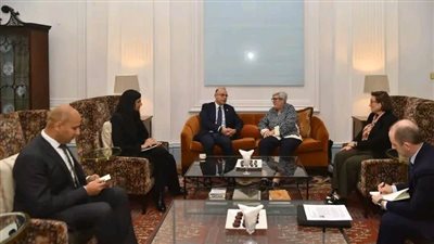وزير الاستثمار يبحث مع الممثلة الخاصة للمملكة المتحدة لشؤون المناخ تعزيز الاستثمارات الخضراء