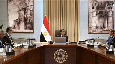 رئيس الوزراء يتابع موقف توافر مخزون مطمئن من السلع الاستراتيجية