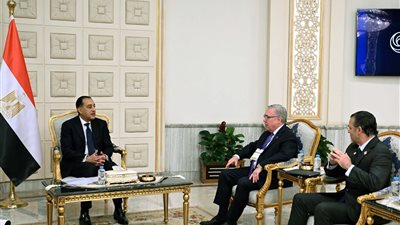 مدبولي يبحث مع 