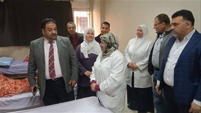 عميد طب بني سويف يطمئن على الأشقاء الفلسطينيين القادمين من غزة لتلقي العلاج