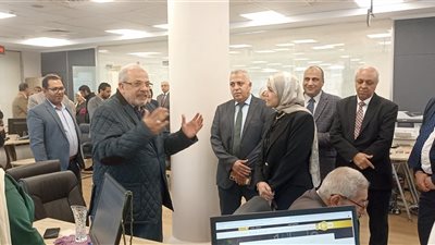 جولة لرئيس مصلحة الضرائب بمركز كبار المهن الحرة ومأمورية القاهرة