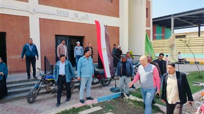   رئيس مركز أشمون يتفقد مجمع الخدمات الحكومية بطليا ويأمر بالتحقيق مع المقصرين