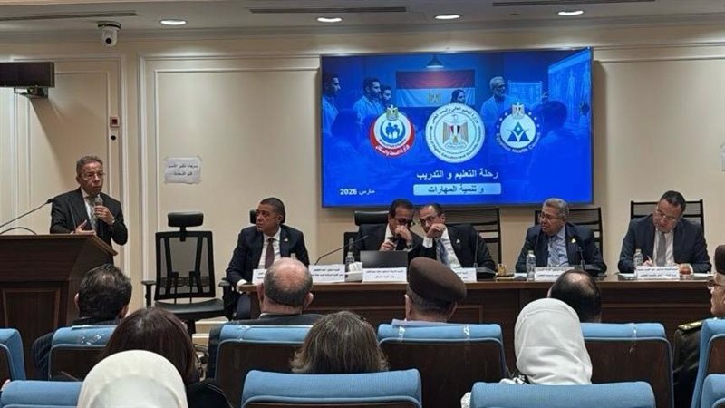 نقيب الأطباء في اللجنة