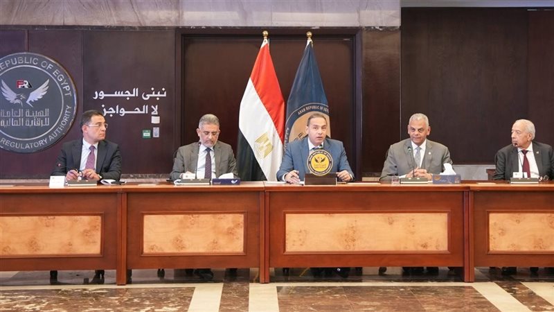 خلال الاجتماع 