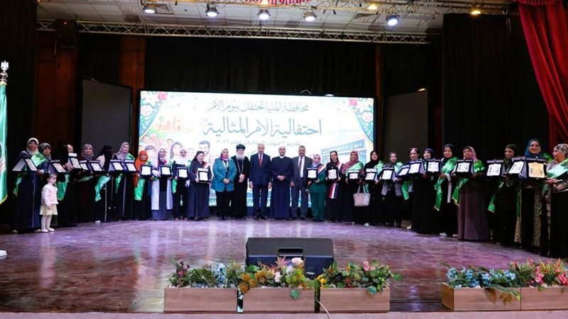 محافظ المنيا خلال