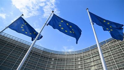المفوضية الأوروبية تدعو لتقليل السفر والعمل من المنزل وسط تحذيرات من أزمة طاقة طويلة