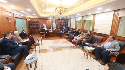 محافظ كفر الشيخ يناقش عددا من الملفات الخدمية والتنموية
