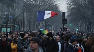 فرنسا: غضب بسبب إنزال اليمين المتطرف أعلام الاتحاد الأوروبي من دور البلديات