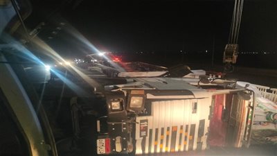 إصابة شخصين في انقلاب سيارة نقل على طريق جمصة الدولي بالدقهلية