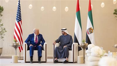محمد بن زايد وترامب يبحثان تداعيات التصعيد الإقليمي وأمن الملاحة الدولية